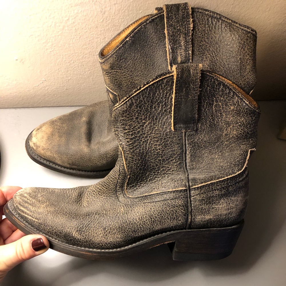 Women's Distressed Black Leather Western Boots